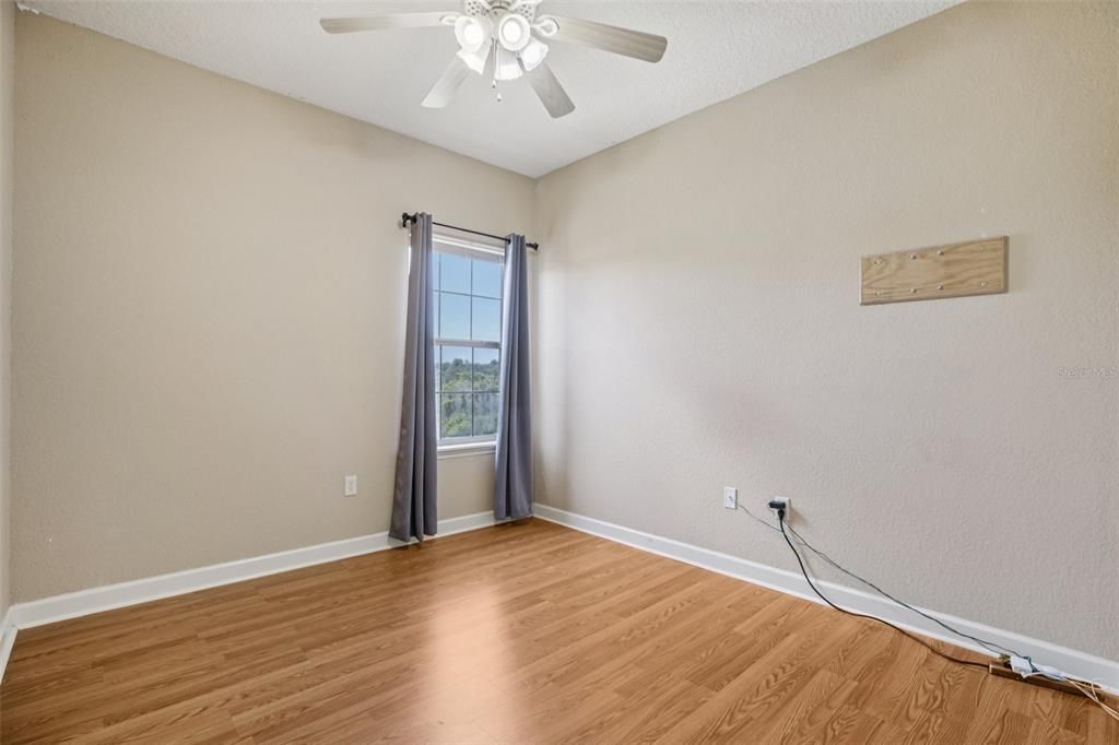 For Sale: $440,000 (3 beds, 3 baths, 2421 Square Feet)