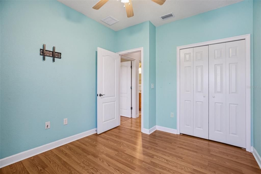 For Sale: $440,000 (3 beds, 3 baths, 2421 Square Feet)