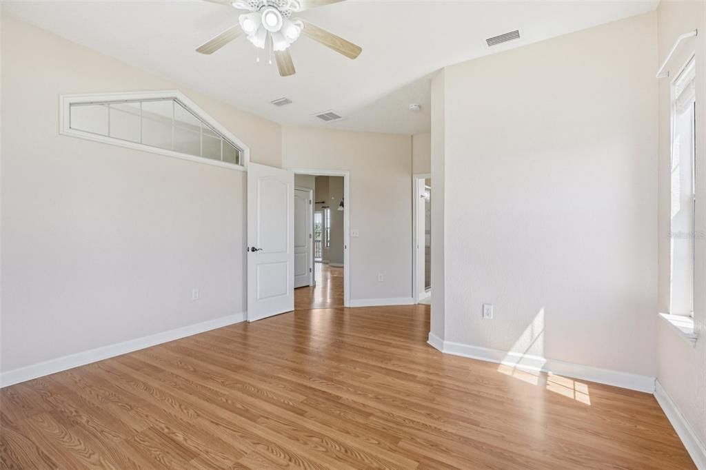 For Sale: $440,000 (3 beds, 3 baths, 2421 Square Feet)