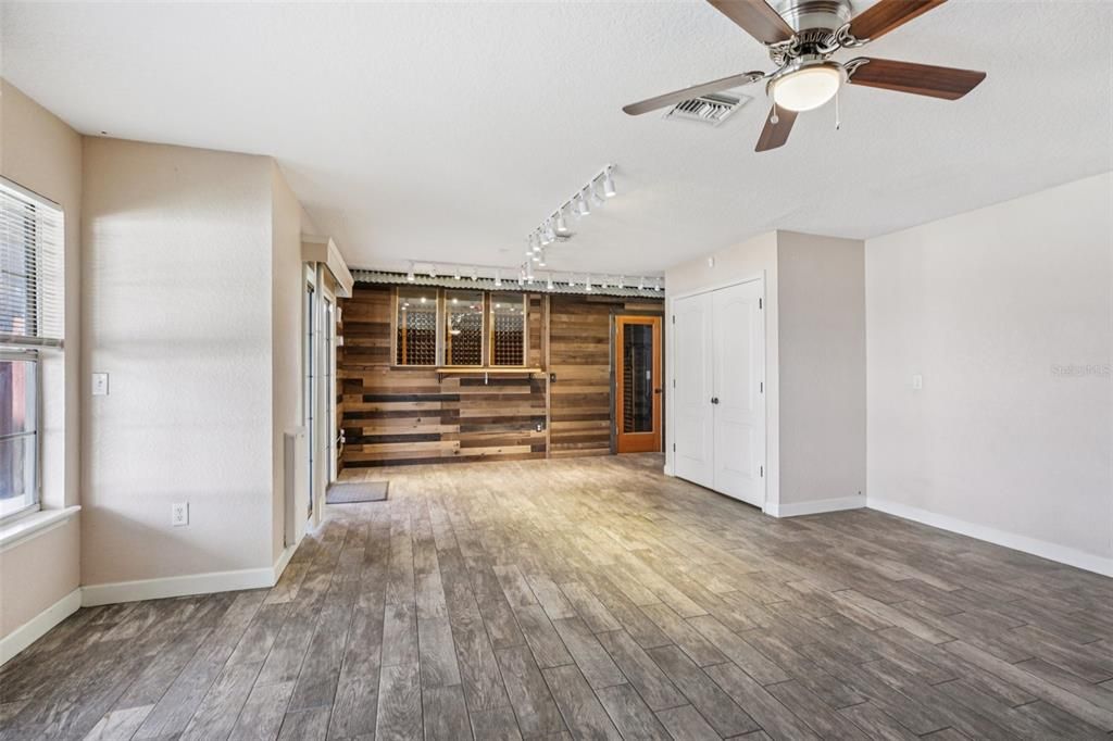 For Sale: $440,000 (3 beds, 3 baths, 2421 Square Feet)