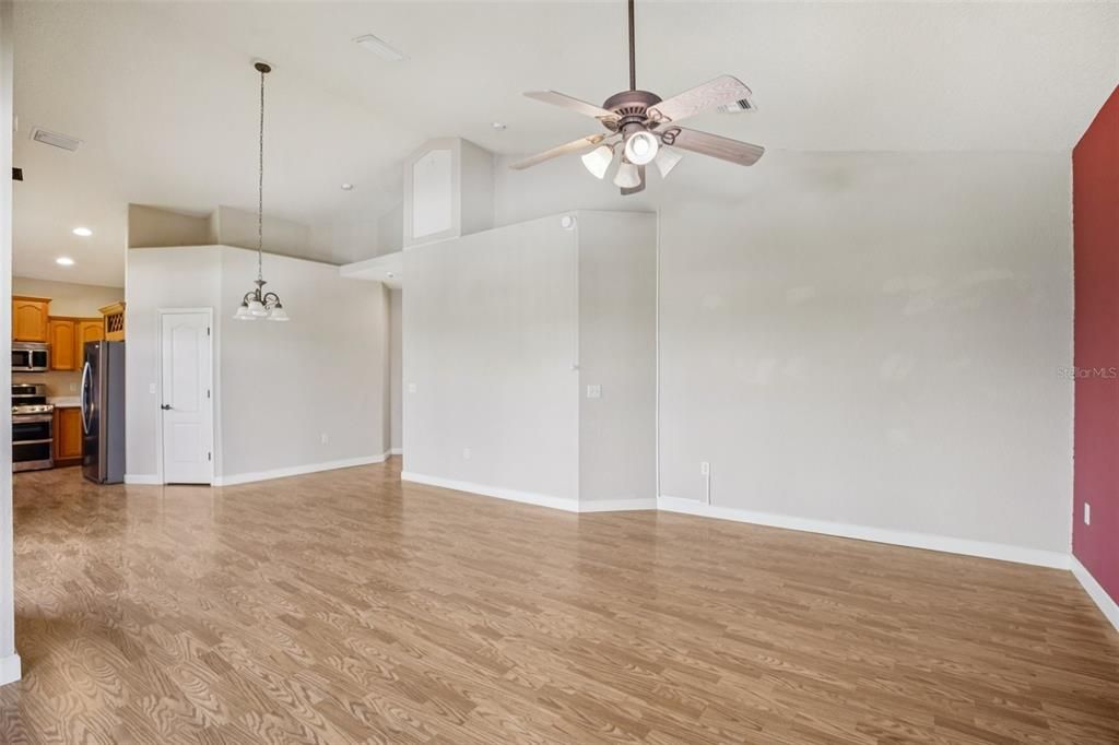 For Sale: $440,000 (3 beds, 3 baths, 2421 Square Feet)