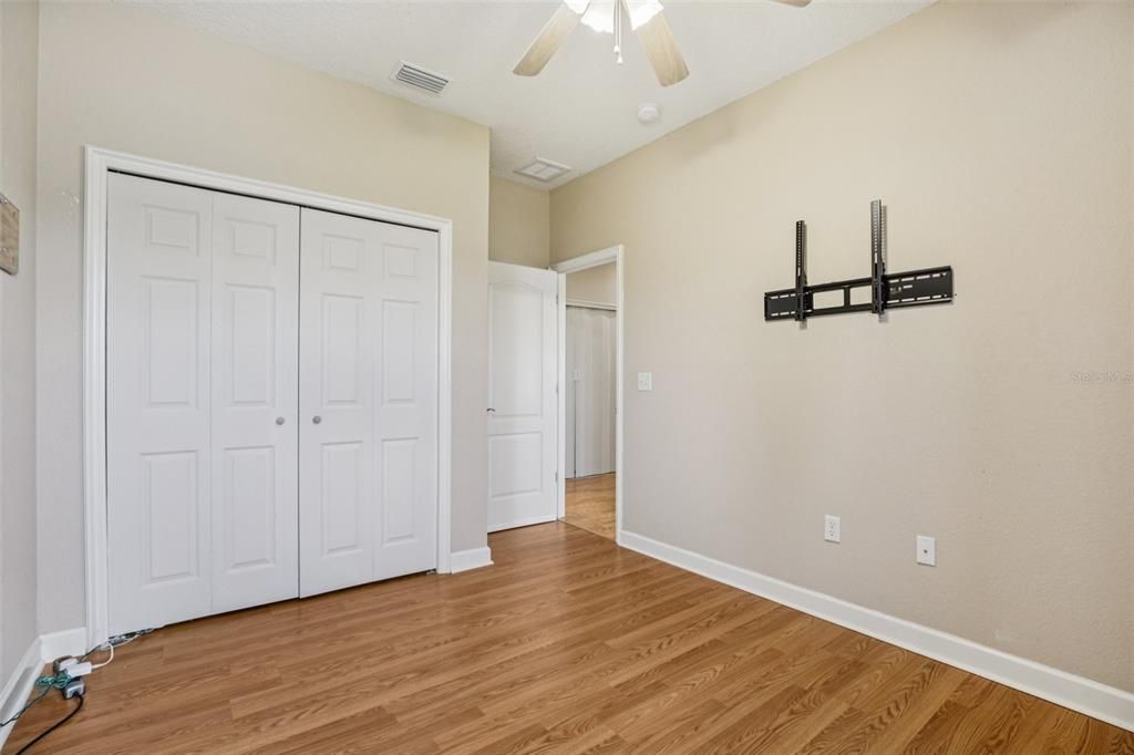 For Sale: $440,000 (3 beds, 3 baths, 2421 Square Feet)