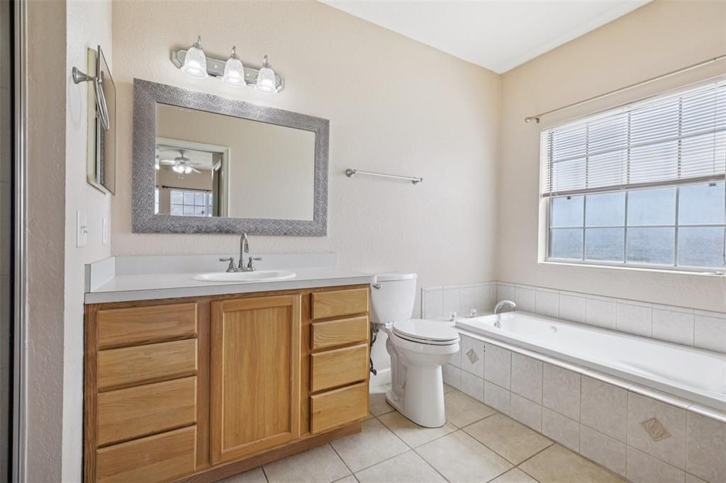 For Sale: $440,000 (3 beds, 3 baths, 2421 Square Feet)