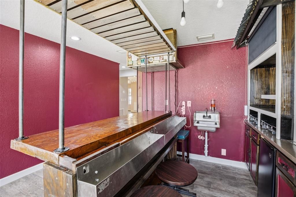 For Sale: $440,000 (3 beds, 3 baths, 2421 Square Feet)