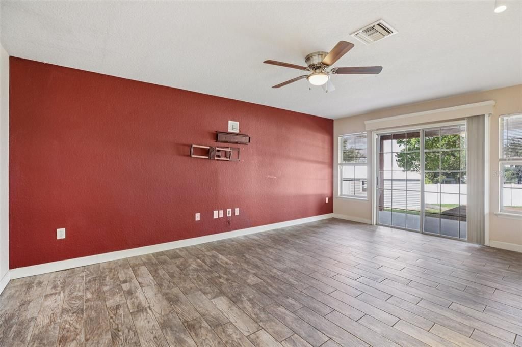 For Sale: $440,000 (3 beds, 3 baths, 2421 Square Feet)