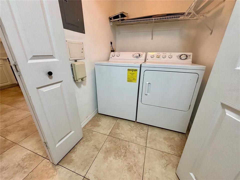 En Venta: $245,000 (2 camas, 2 baños, 1588 Pies cuadrados)