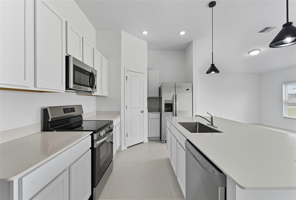 Activo con contrato: $2,250 (3 camas, 2 baños, 1580 Pies cuadrados)