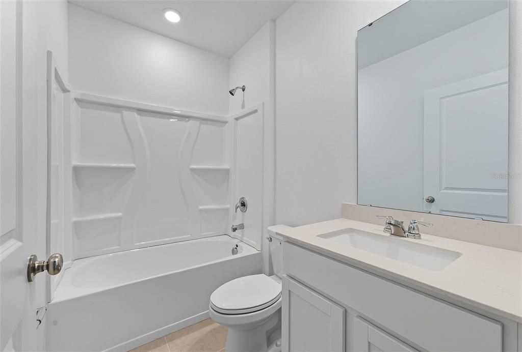 Activo con contrato: $2,250 (3 camas, 2 baños, 1580 Pies cuadrados)