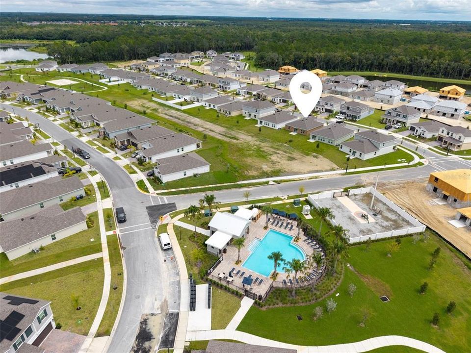 Activo con contrato: $2,250 (3 camas, 2 baños, 1580 Pies cuadrados)