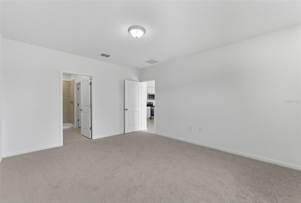 Activo con contrato: $2,250 (3 camas, 2 baños, 1580 Pies cuadrados)