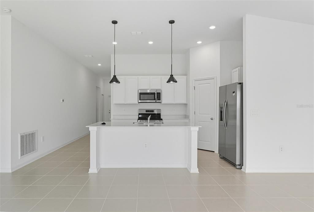 Activo con contrato: $2,250 (3 camas, 2 baños, 1580 Pies cuadrados)