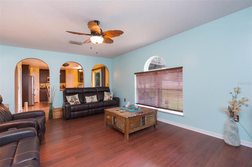 Active With Contract: $400,000 (3 beds, 2 baths, 2222 Square Feet)