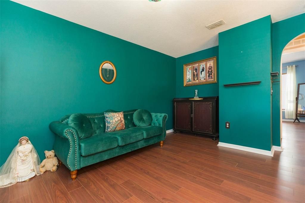 Active With Contract: $400,000 (3 beds, 2 baths, 2222 Square Feet)