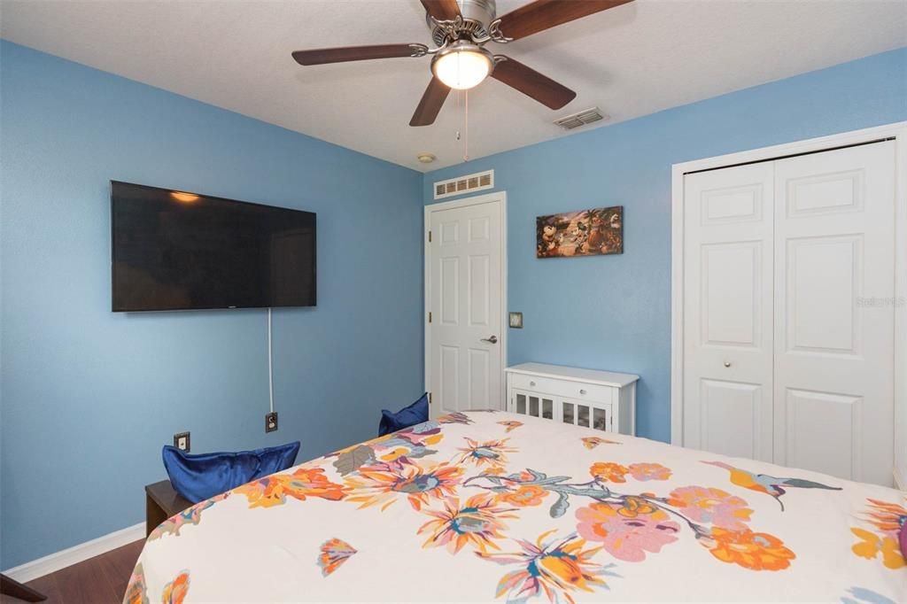 Active With Contract: $400,000 (3 beds, 2 baths, 2222 Square Feet)