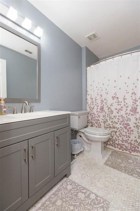 Active With Contract: $400,000 (3 beds, 2 baths, 2222 Square Feet)