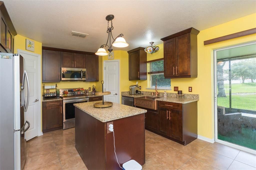 Active With Contract: $400,000 (3 beds, 2 baths, 2222 Square Feet)