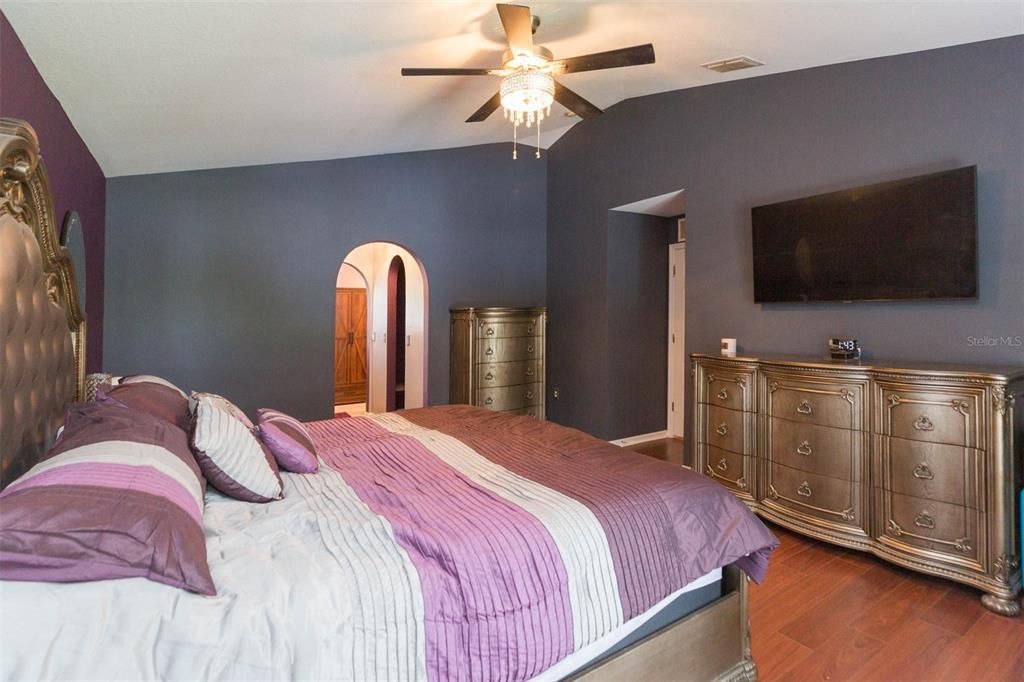 Active With Contract: $400,000 (3 beds, 2 baths, 2222 Square Feet)