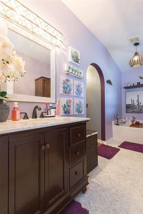 Active With Contract: $400,000 (3 beds, 2 baths, 2222 Square Feet)