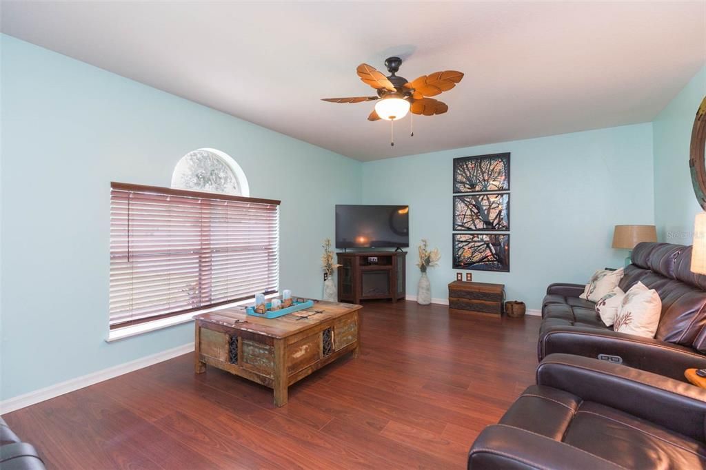 Active With Contract: $400,000 (3 beds, 2 baths, 2222 Square Feet)