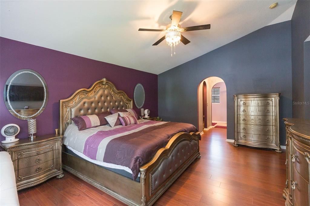 Active With Contract: $400,000 (3 beds, 2 baths, 2222 Square Feet)