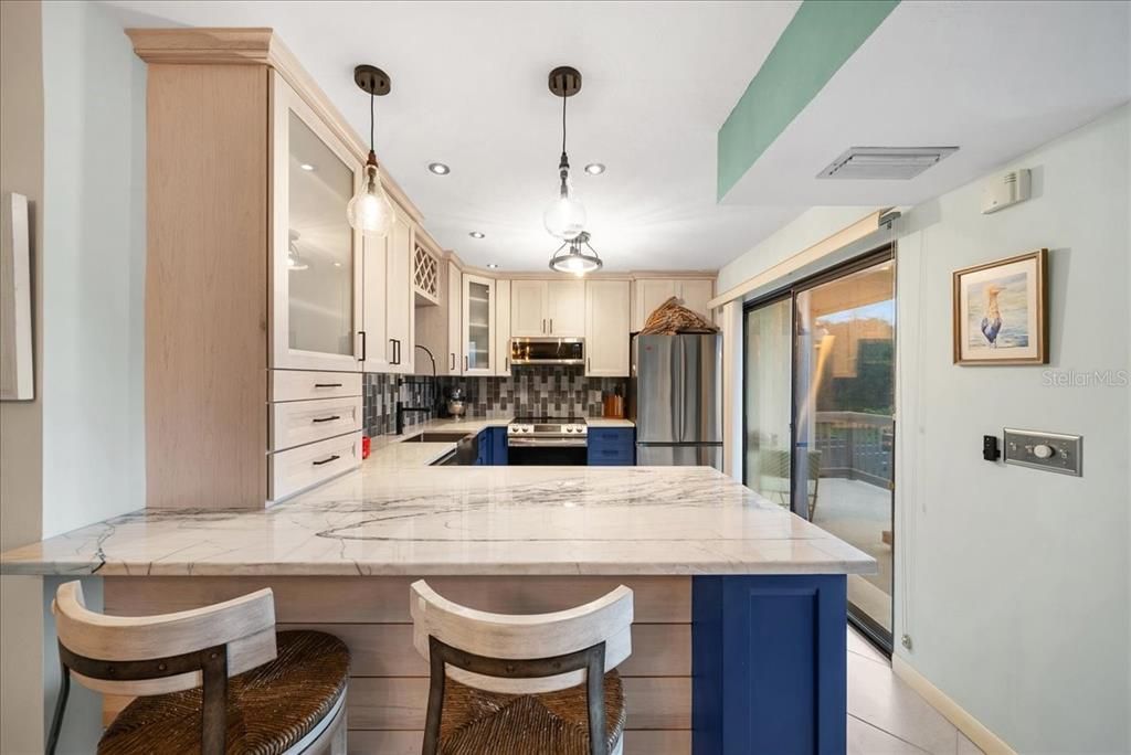 待售: $295,000 (2 贝兹, 2 浴室, 1031 平方英尺)