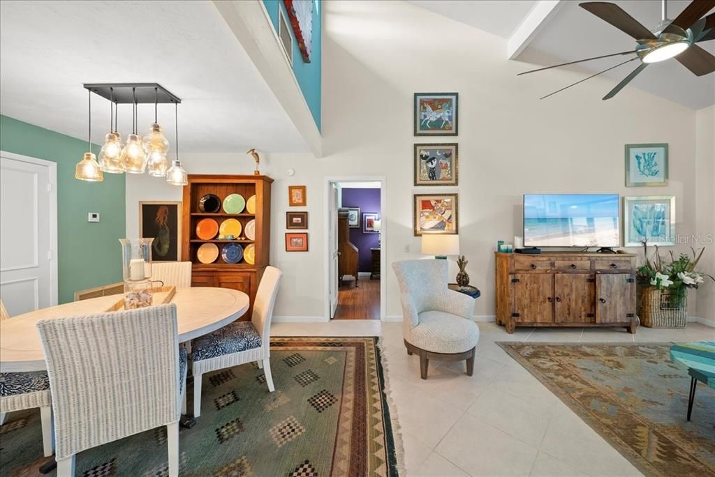 待售: $295,000 (2 贝兹, 2 浴室, 1031 平方英尺)