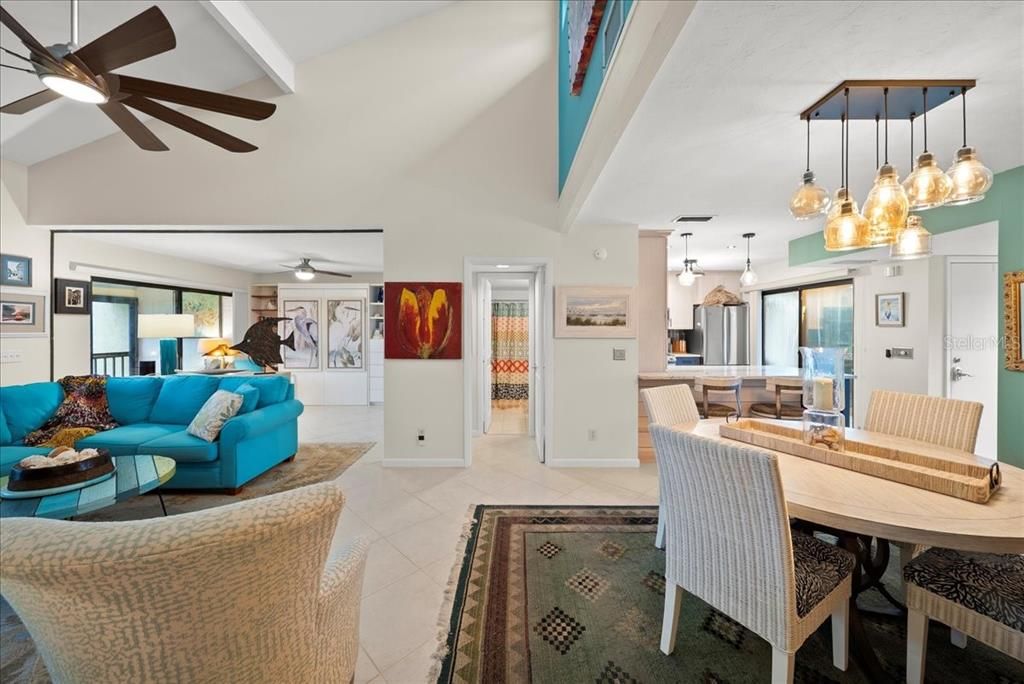 待售: $295,000 (2 贝兹, 2 浴室, 1031 平方英尺)