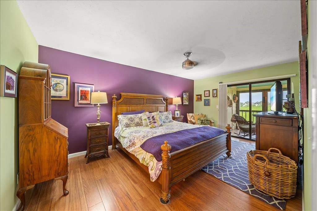 待售: $295,000 (2 贝兹, 2 浴室, 1031 平方英尺)