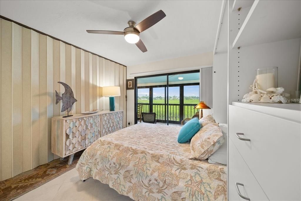 待售: $295,000 (2 贝兹, 2 浴室, 1031 平方英尺)