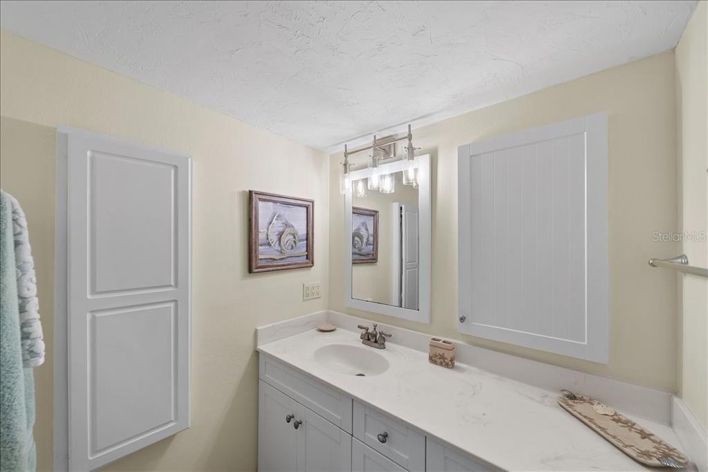 待售: $295,000 (2 贝兹, 2 浴室, 1031 平方英尺)