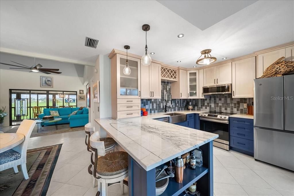 待售: $295,000 (2 贝兹, 2 浴室, 1031 平方英尺)