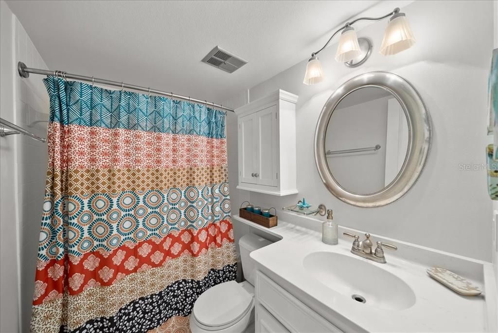 待售: $295,000 (2 贝兹, 2 浴室, 1031 平方英尺)