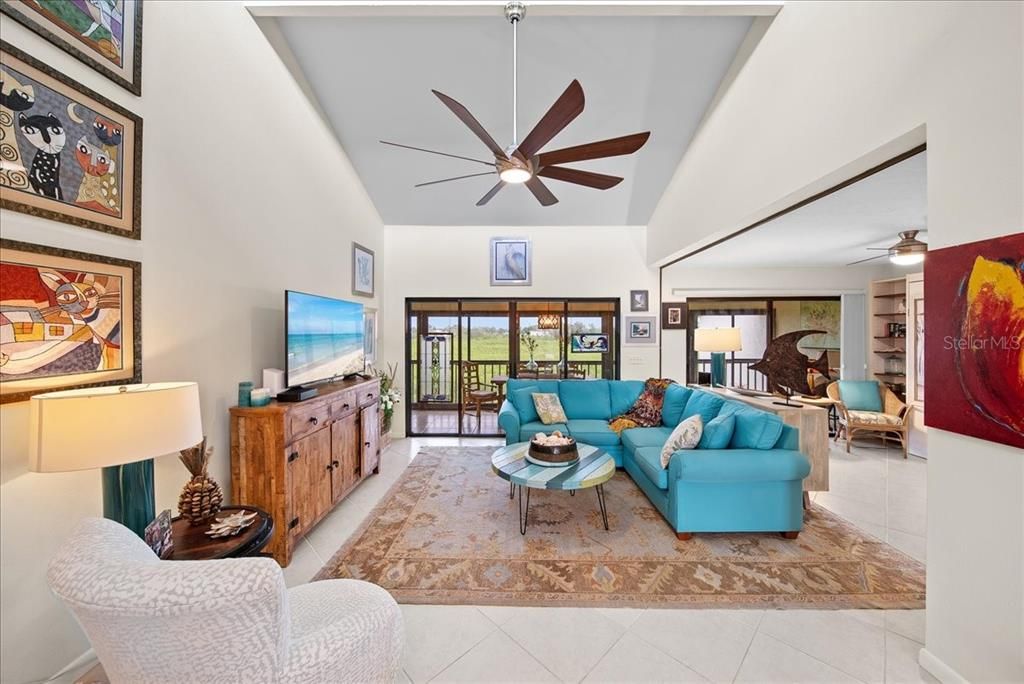 待售: $295,000 (2 贝兹, 2 浴室, 1031 平方英尺)