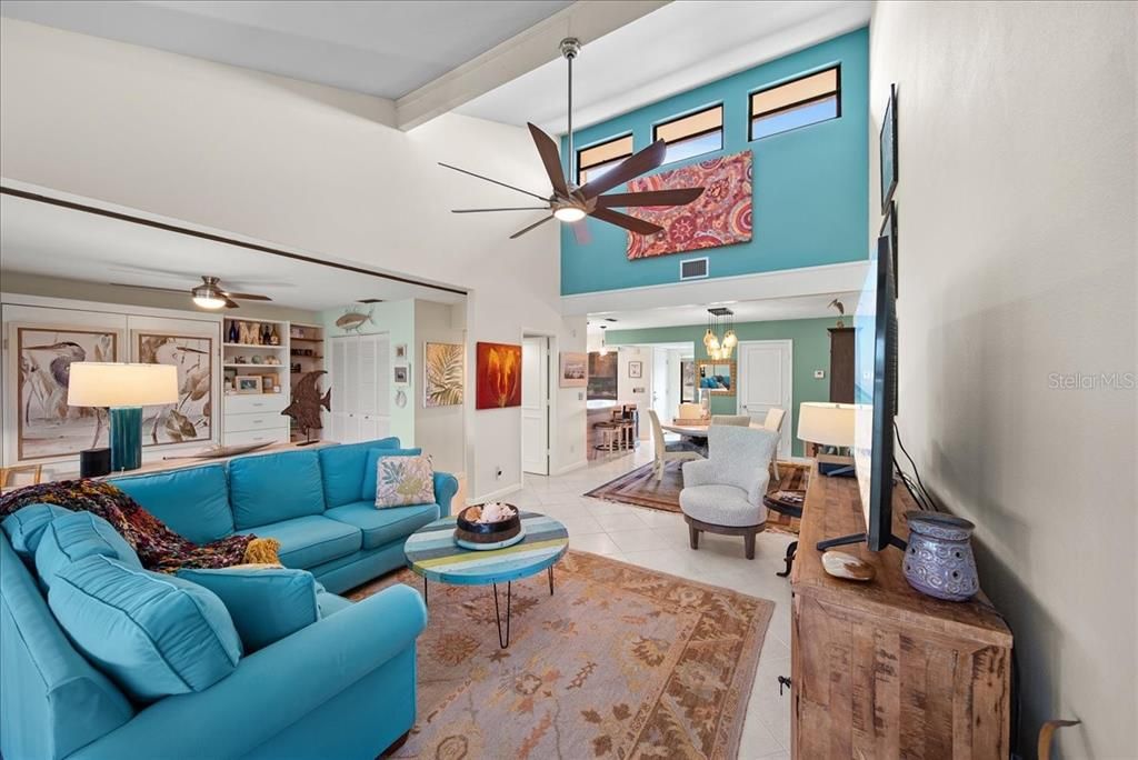 待售: $295,000 (2 贝兹, 2 浴室, 1031 平方英尺)