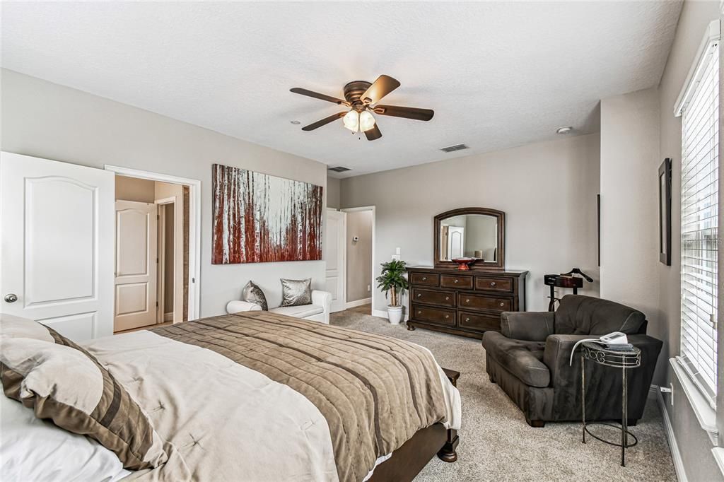 Под контрактом: $499,000 (4 спален, 3 ванн, 2504 Квадратных фут)