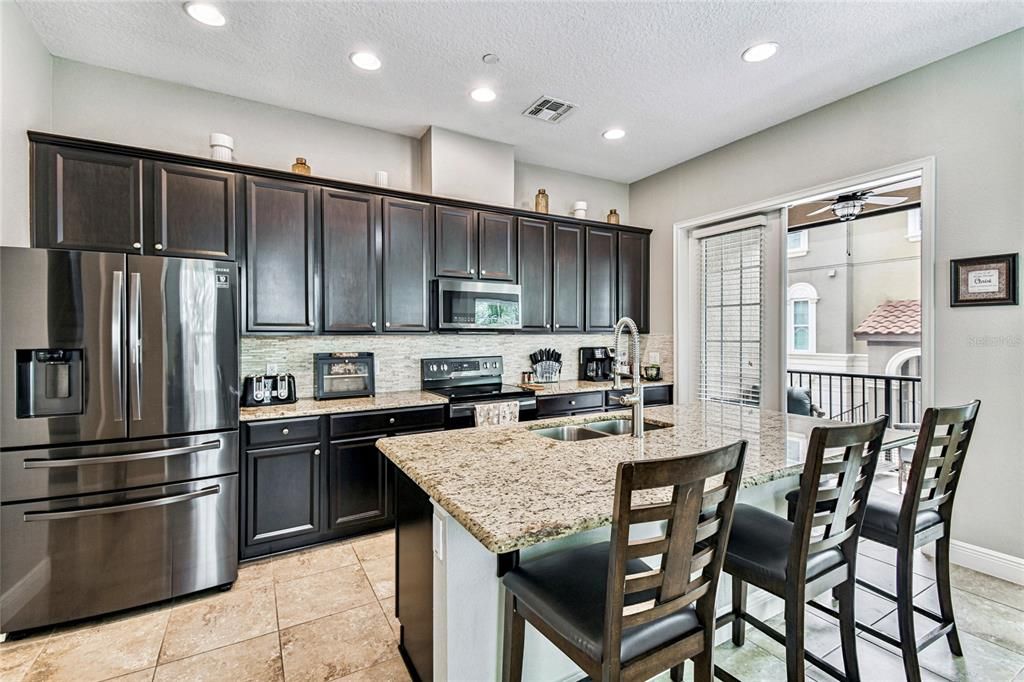 Под контрактом: $499,000 (4 спален, 3 ванн, 2504 Квадратных фут)