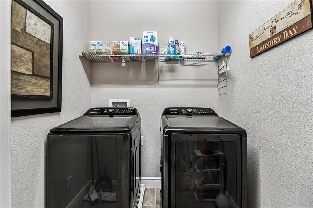 Под контрактом: $499,000 (4 спален, 3 ванн, 2504 Квадратных фут)