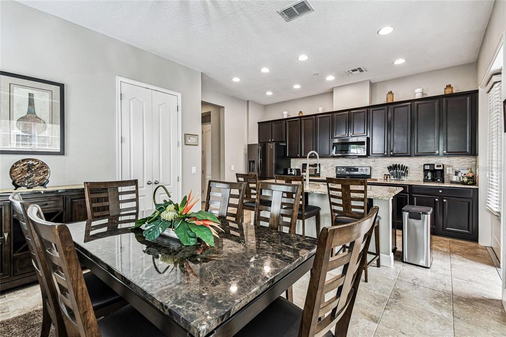 Под контрактом: $499,000 (4 спален, 3 ванн, 2504 Квадратных фут)