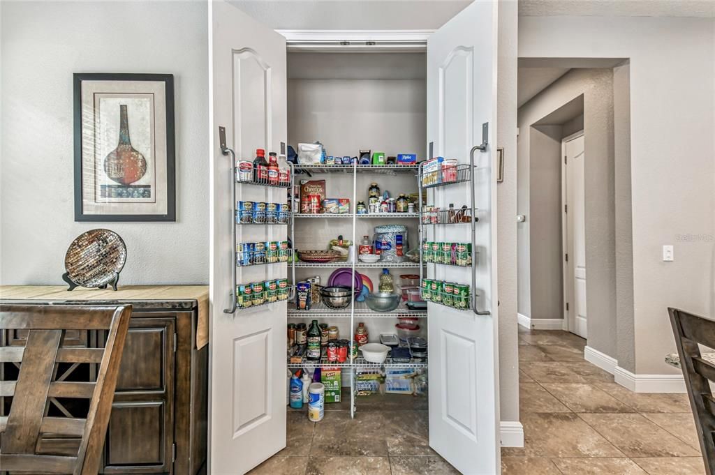 Под контрактом: $499,000 (4 спален, 3 ванн, 2504 Квадратных фут)