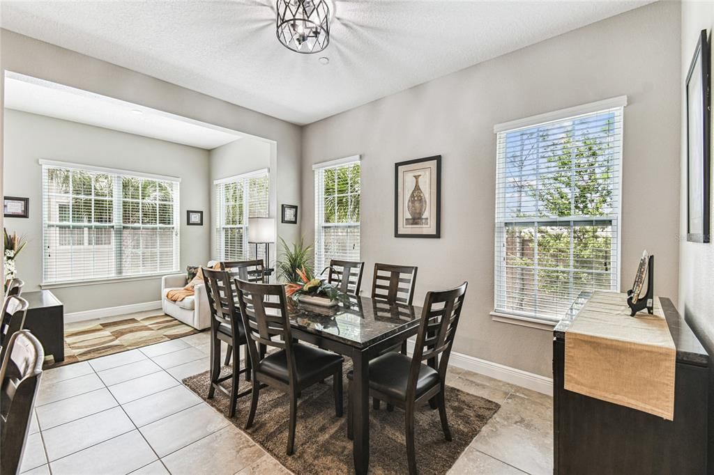 Под контрактом: $499,000 (4 спален, 3 ванн, 2504 Квадратных фут)