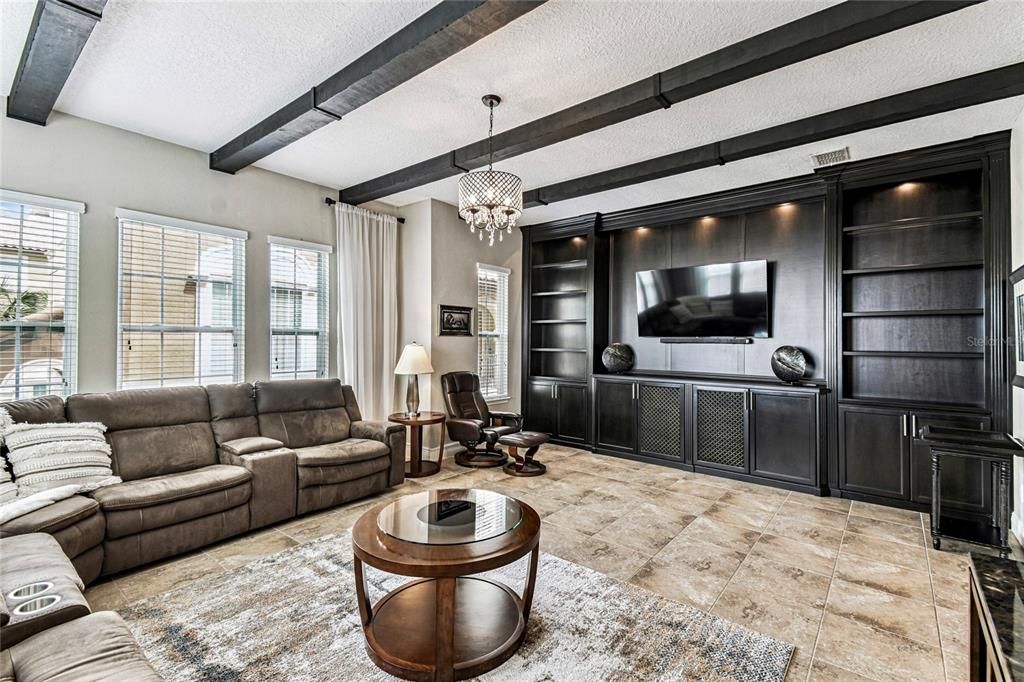 Под контрактом: $499,000 (4 спален, 3 ванн, 2504 Квадратных фут)