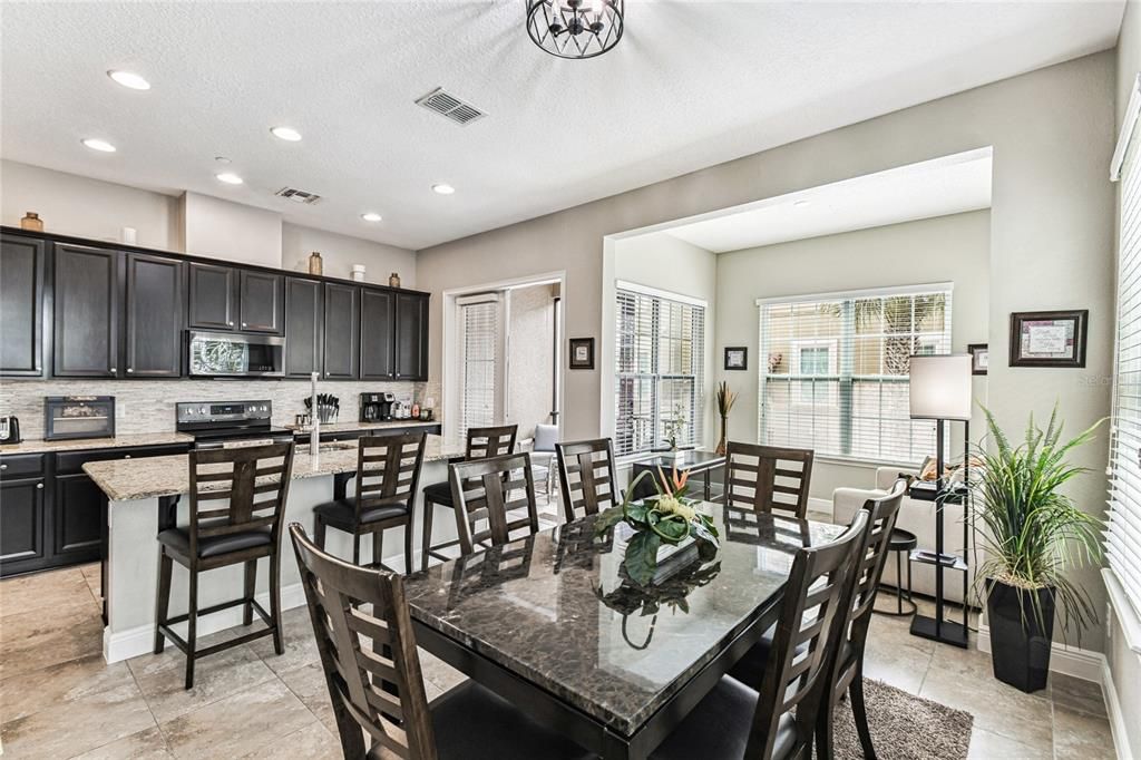 Под контрактом: $499,000 (4 спален, 3 ванн, 2504 Квадратных фут)