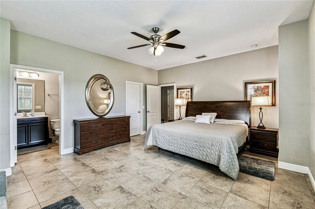 Под контрактом: $499,000 (4 спален, 3 ванн, 2504 Квадратных фут)