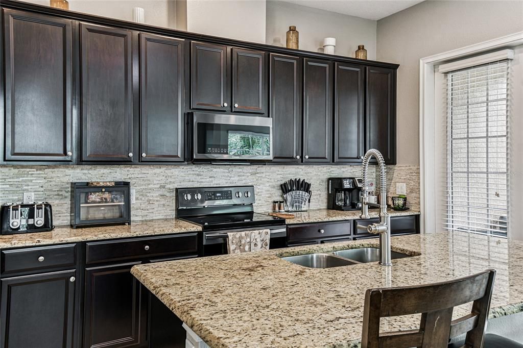 Под контрактом: $499,000 (4 спален, 3 ванн, 2504 Квадратных фут)