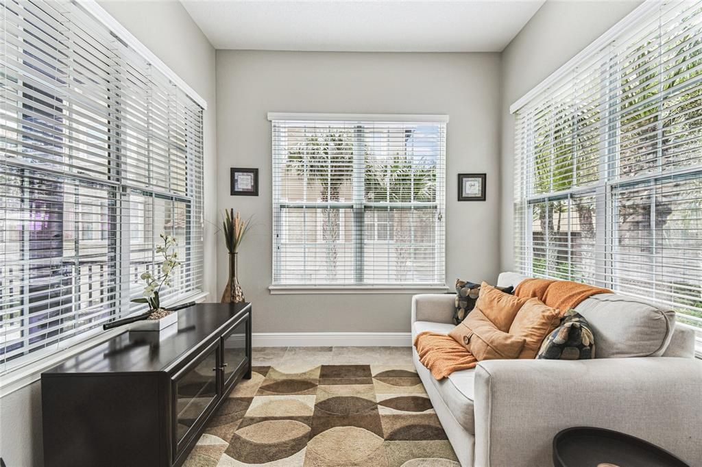 Под контрактом: $499,000 (4 спален, 3 ванн, 2504 Квадратных фут)