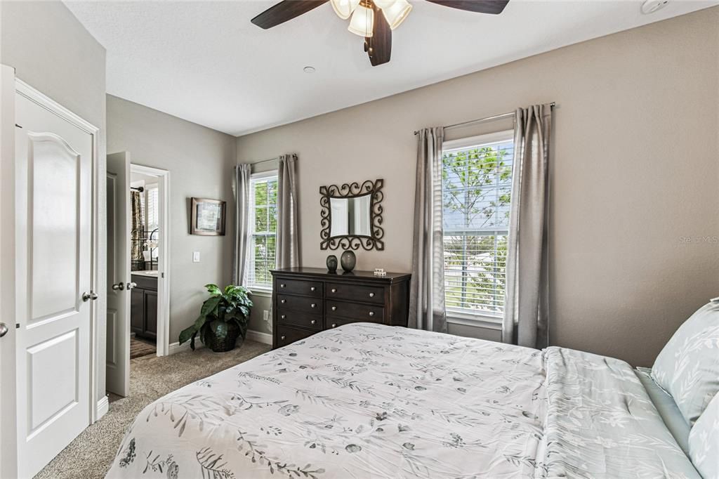 Под контрактом: $499,000 (4 спален, 3 ванн, 2504 Квадратных фут)