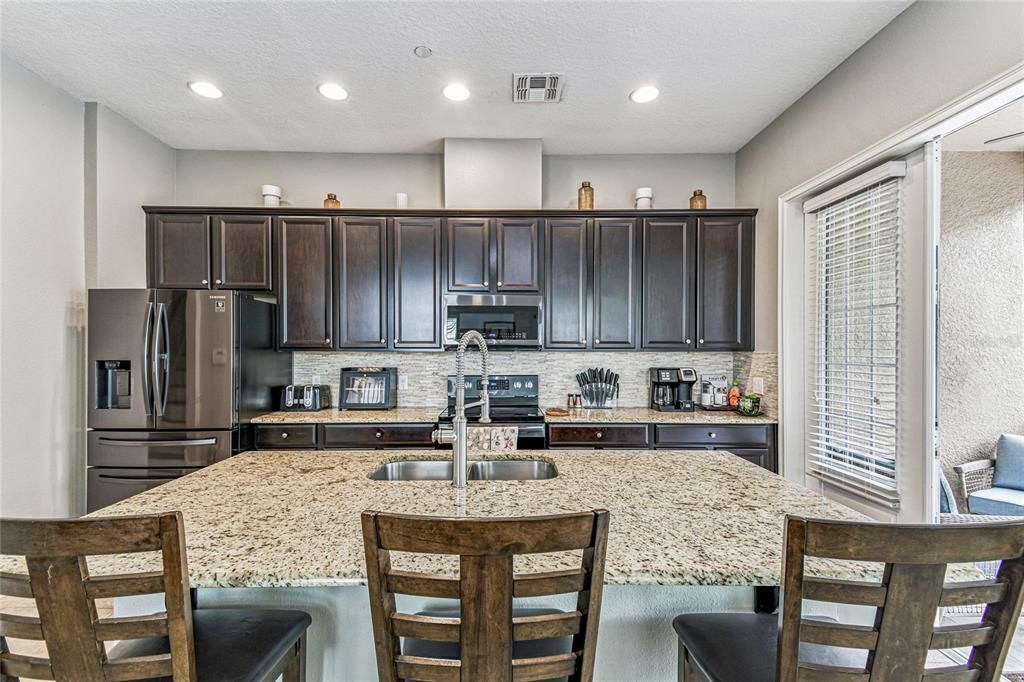 Под контрактом: $499,000 (4 спален, 3 ванн, 2504 Квадратных фут)