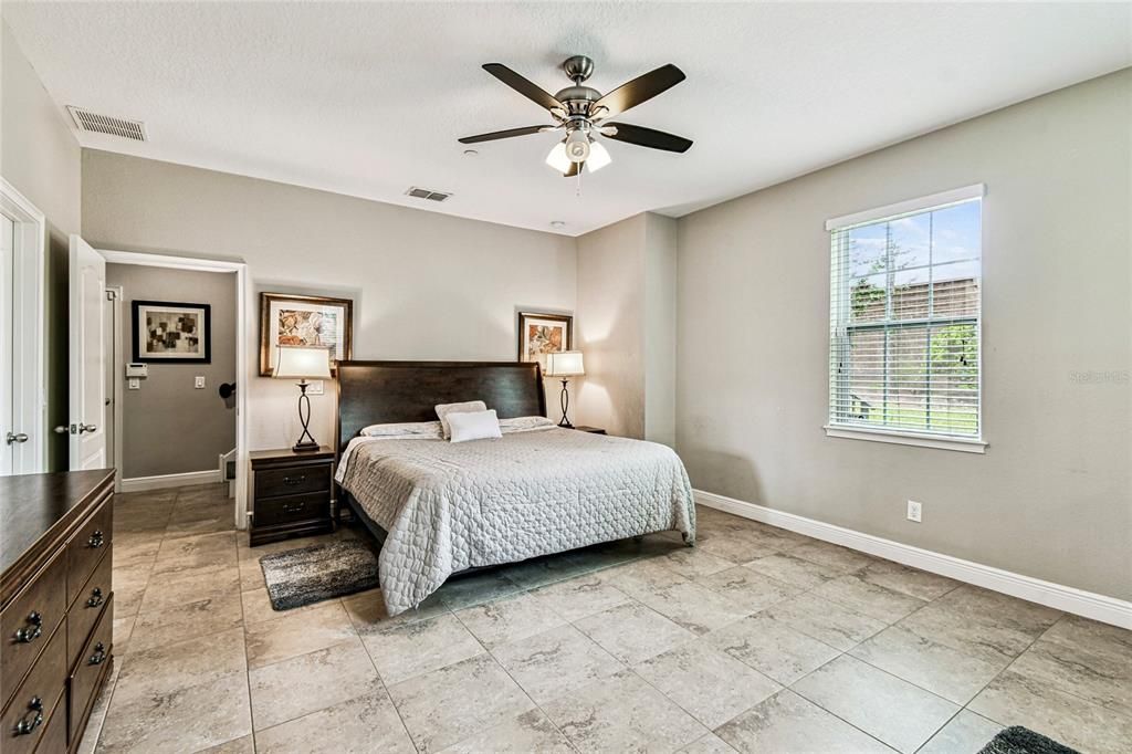 Под контрактом: $499,000 (4 спален, 3 ванн, 2504 Квадратных фут)