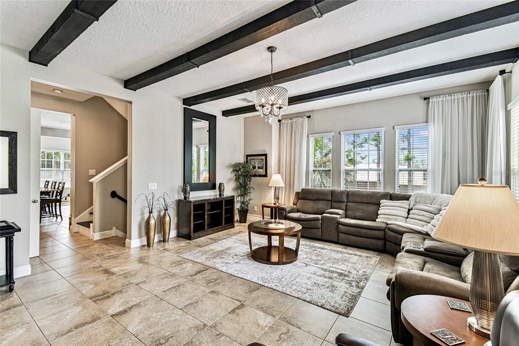 Под контрактом: $499,000 (4 спален, 3 ванн, 2504 Квадратных фут)