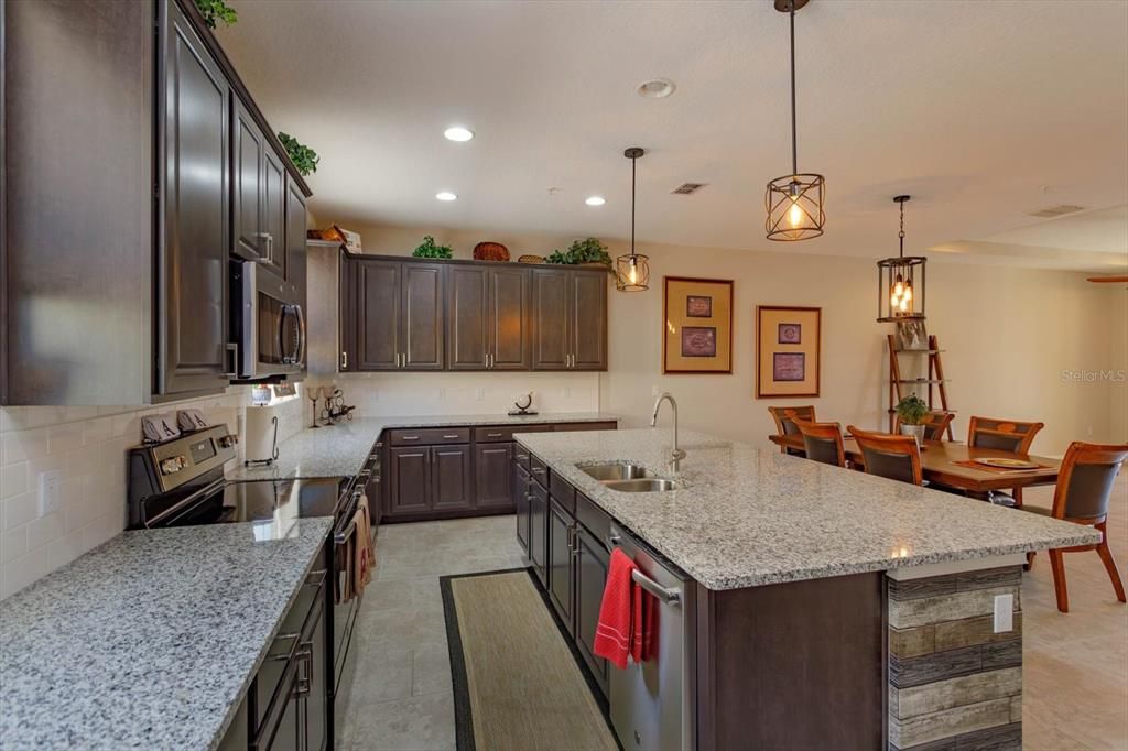 待售: $549,000 (3 贝兹, 3 浴室, 2187 平方英尺)